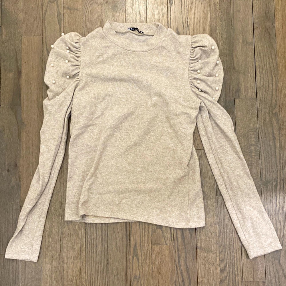 Oatmeal color, pearl shoulder details, puff shoulder